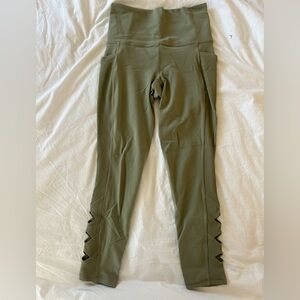 Athleta Salutation Stash II leggings